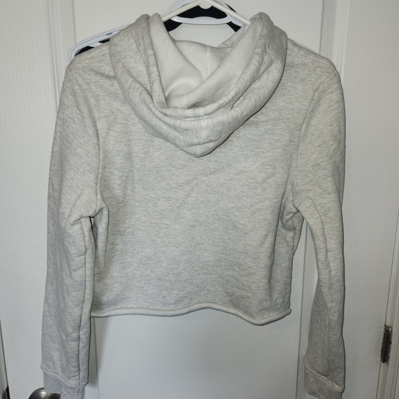 Women's UNC Tar Heels Gray Cropped Hoodie - Picture 4 of 6